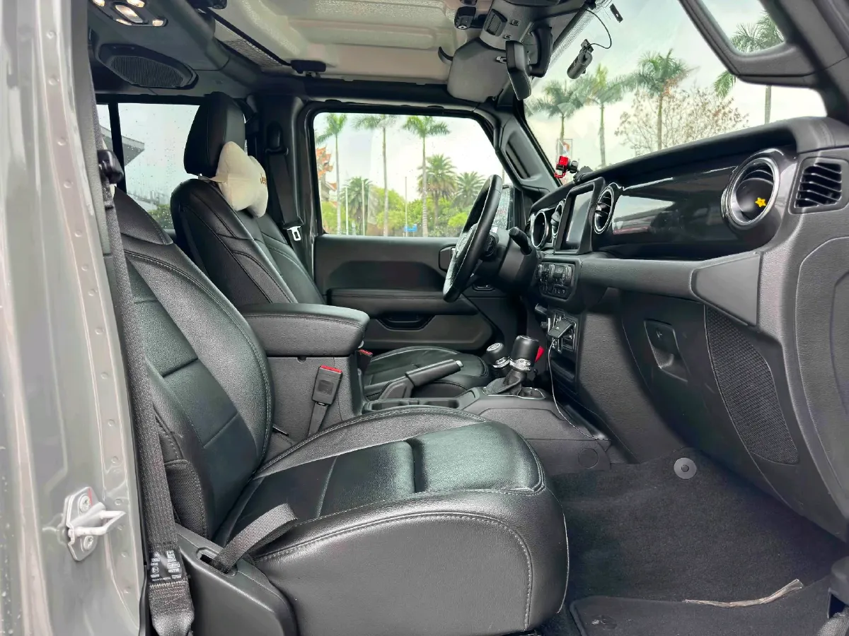 2022 Jeep Wrangler 2.0T 266HP L4 8AT,autocango,china used car exporter,china ev exporter,chinese used car exporter,chinese used ev exporter