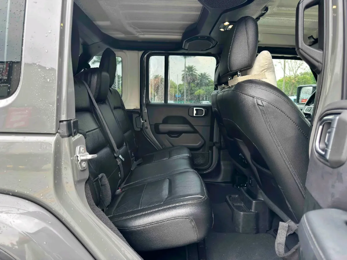 2022 Jeep Wrangler 2.0T 266HP L4 8AT,autocango,china used car exporter,china ev exporter,chinese used car exporter,chinese used ev exporter