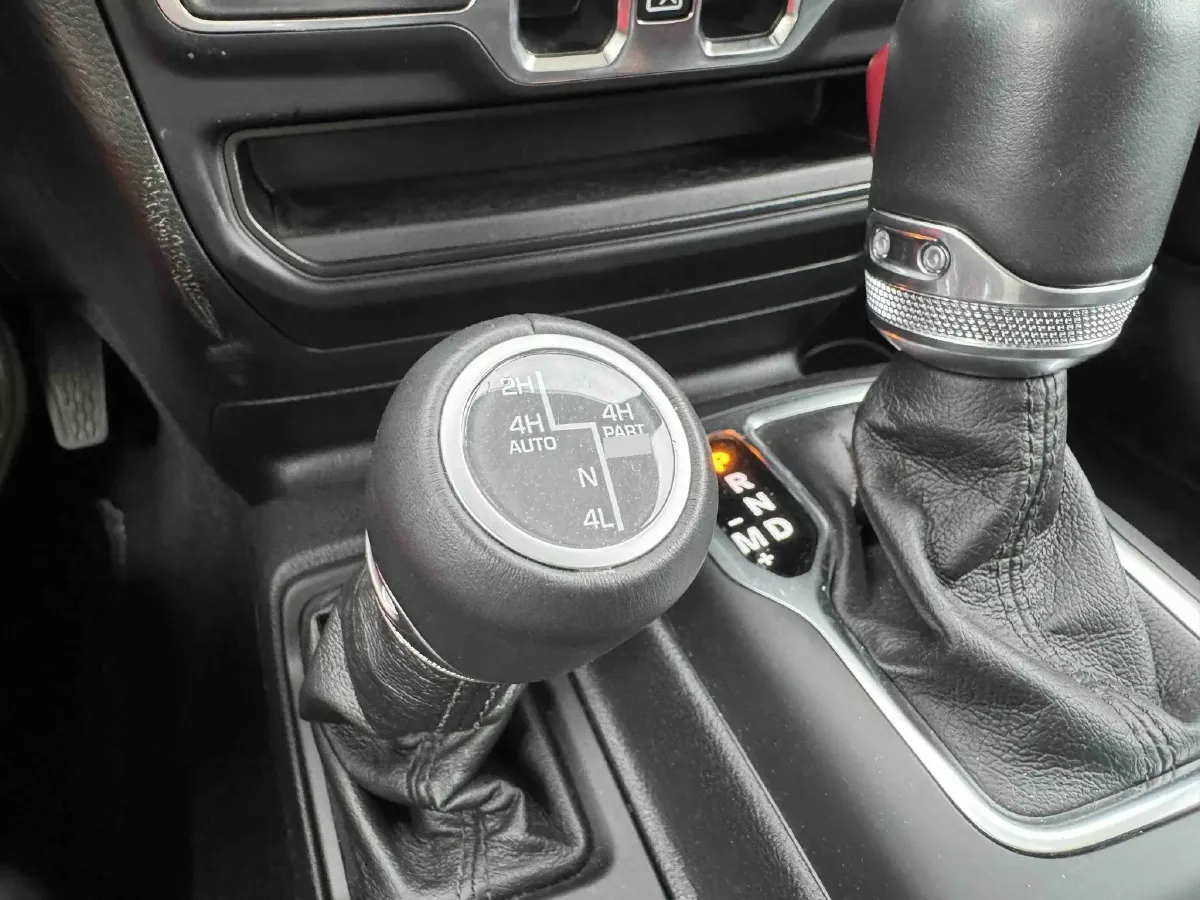 2022 Jeep Wrangler 2.0T 266HP L4 8AT,autocango,china used car exporter,china ev exporter,chinese used car exporter,chinese used ev exporter