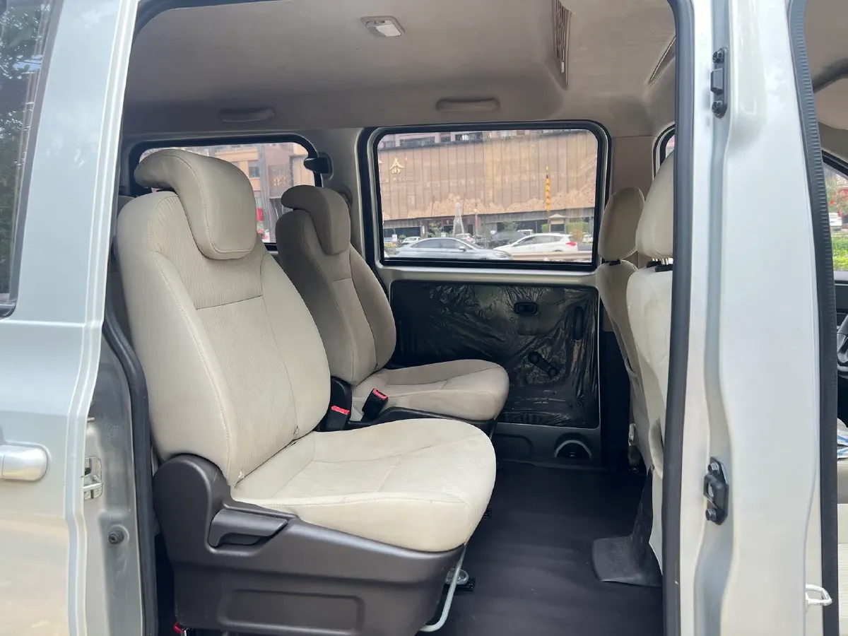 2019 WuLing HongGuang V 1.5L 99HP L4 6MT,autocango,china used car exporter,china ev exporter,chinese used car exporter,chinese used ev exporter