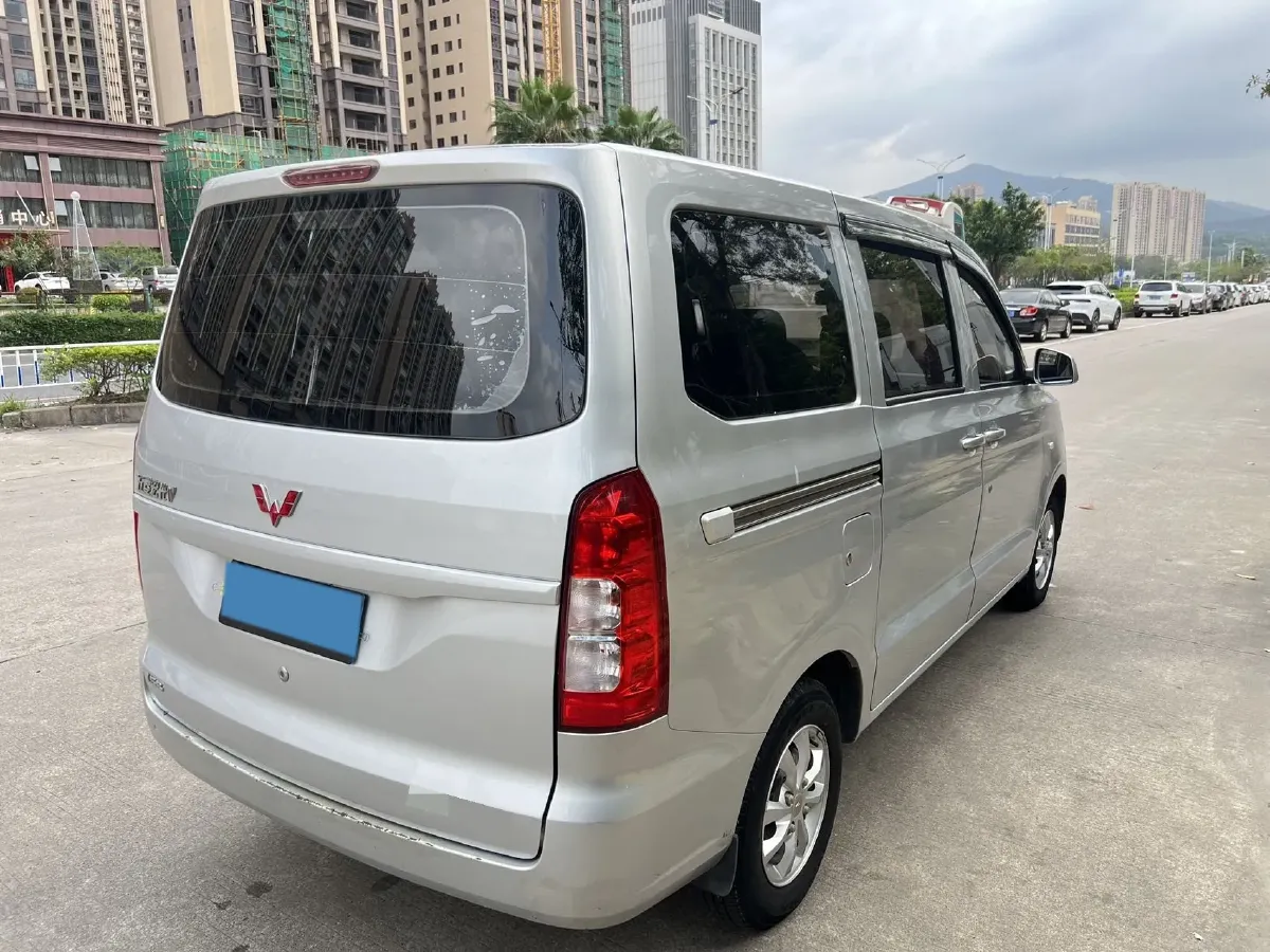 2019 WuLing HongGuang V 1.5L 99HP L4 6MT,autocango,china used car exporter,china ev exporter,chinese used car exporter,chinese used ev exporter
