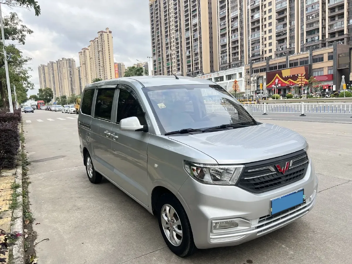 2019 WuLing HongGuang V 1.5L 99HP L4 6MT,autocango,china used car exporter,china ev exporter,chinese used car exporter,chinese used ev exporter