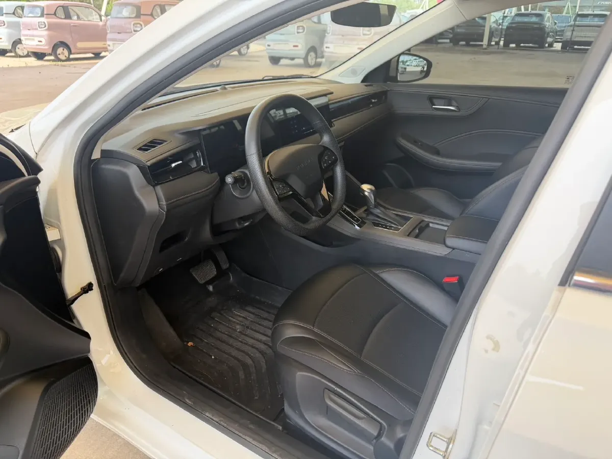 2024 Roewe i5 1.5L 129HP L4 CVT,autocango,china used car exporter,china ev exporter,chinese used car exporter,chinese used ev exporter