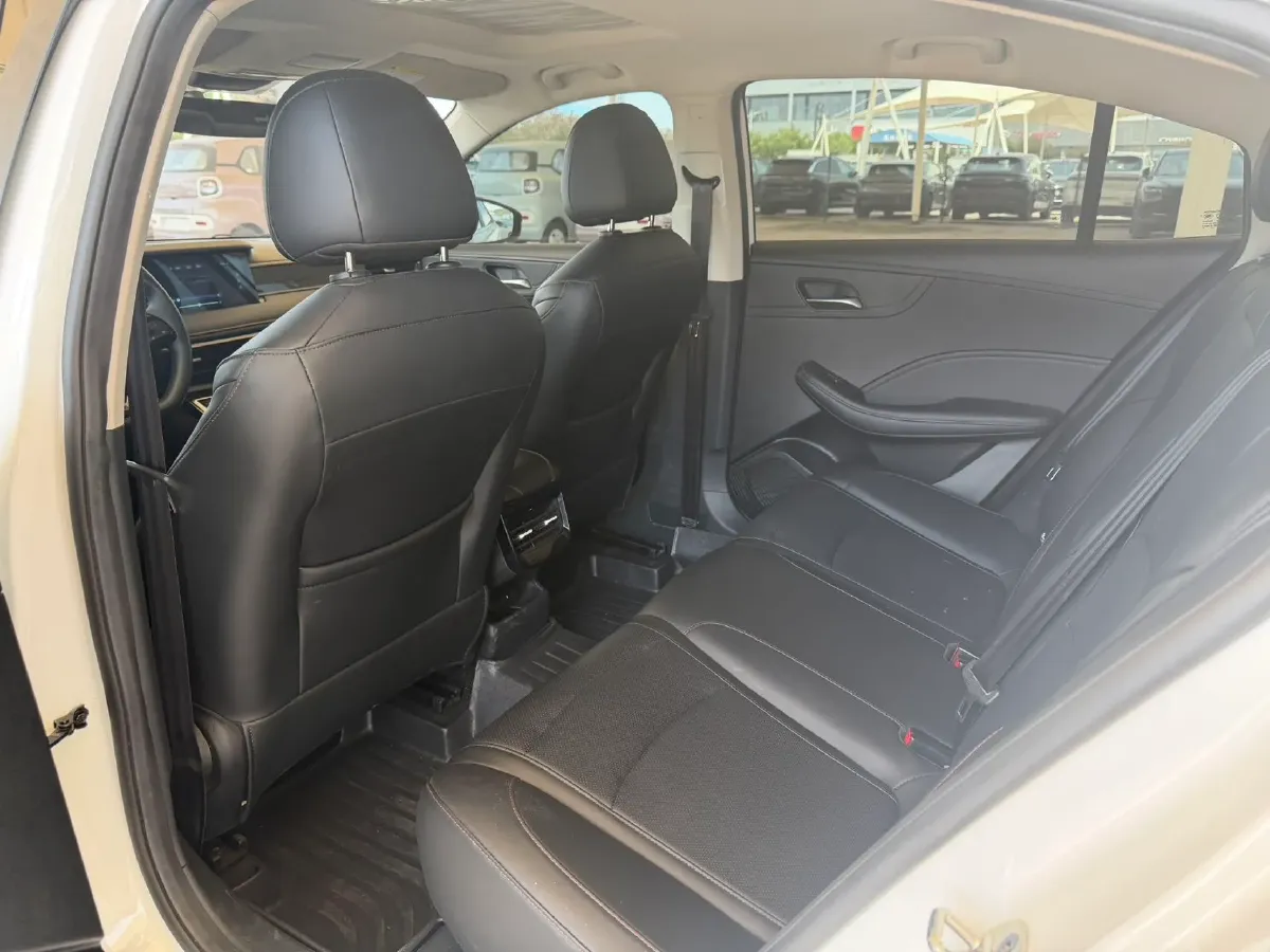 2024 Roewe i5 1.5L 129HP L4 CVT,autocango,china used car exporter,china ev exporter,chinese used car exporter,chinese used ev exporter