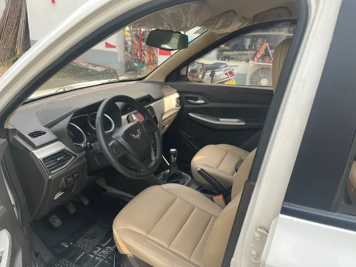 2018 WuLing HongGuang 1.5L 105HP L4 5MT,autocango,china used car exporter,china ev exporter,chinese used car exporter,chinese used ev exporter