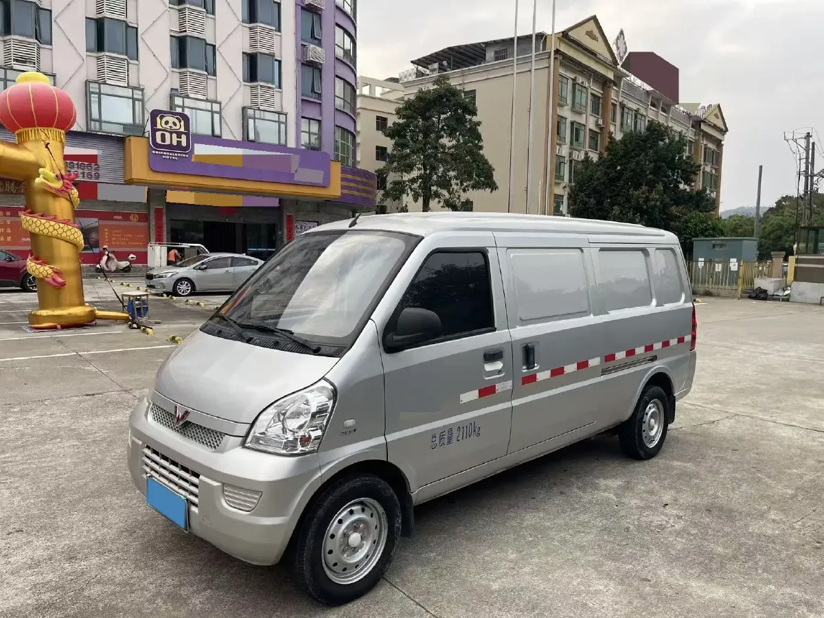 2021 WuLing RongGuang 1.5L 99HP L4 5MT,autocango,china used car exporter,china ev exporter,chinese used car exporter,chinese used ev exporter