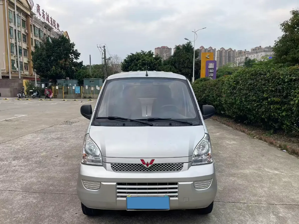 2021 WuLing RongGuang 1.5L 99HP L4 5MT,autocango,china used car exporter,china ev exporter,chinese used car exporter,chinese used ev exporter