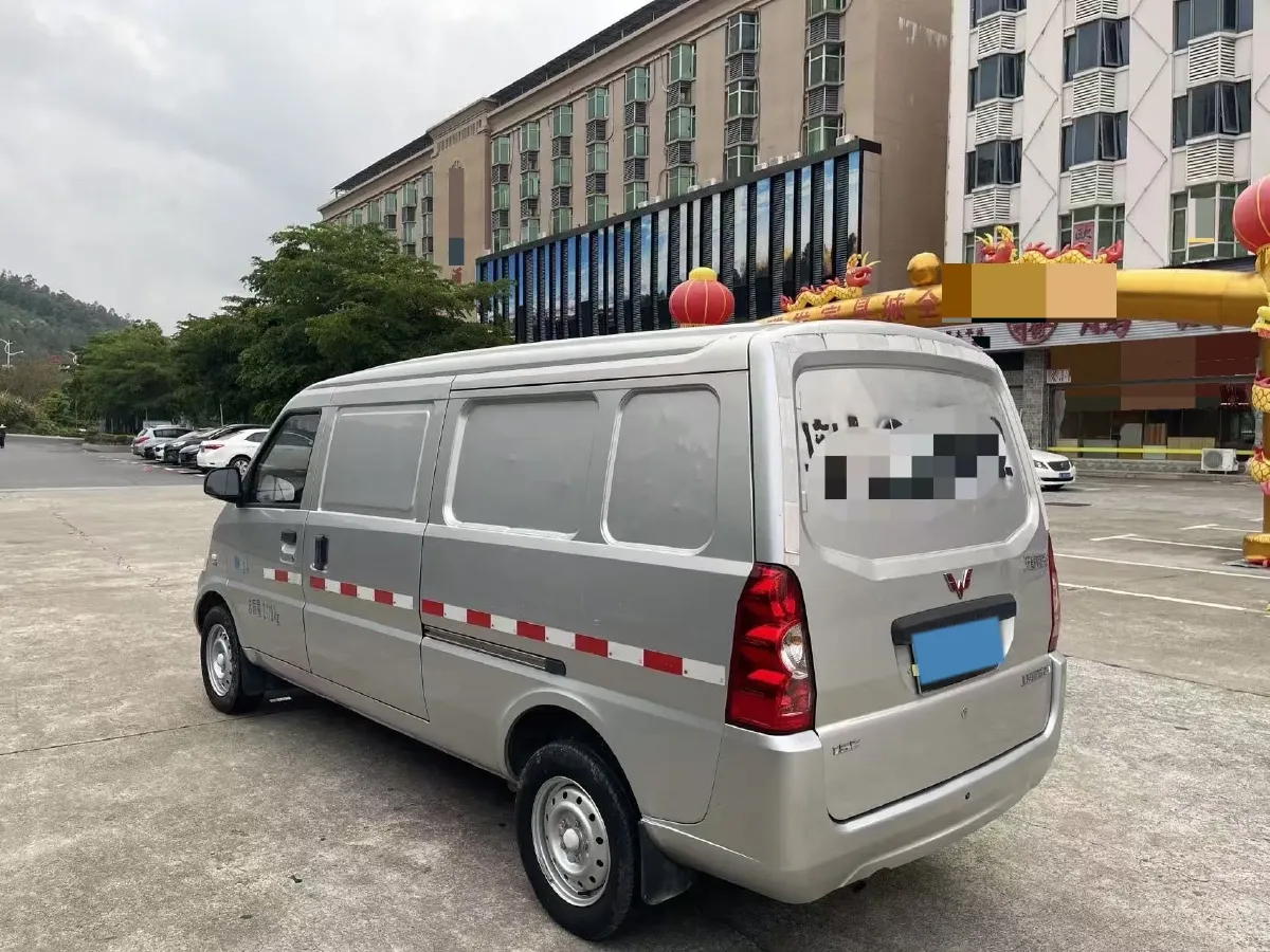 2021 WuLing RongGuang 1.5L 99HP L4 5MT,autocango,china used car exporter,china ev exporter,chinese used car exporter,chinese used ev exporter