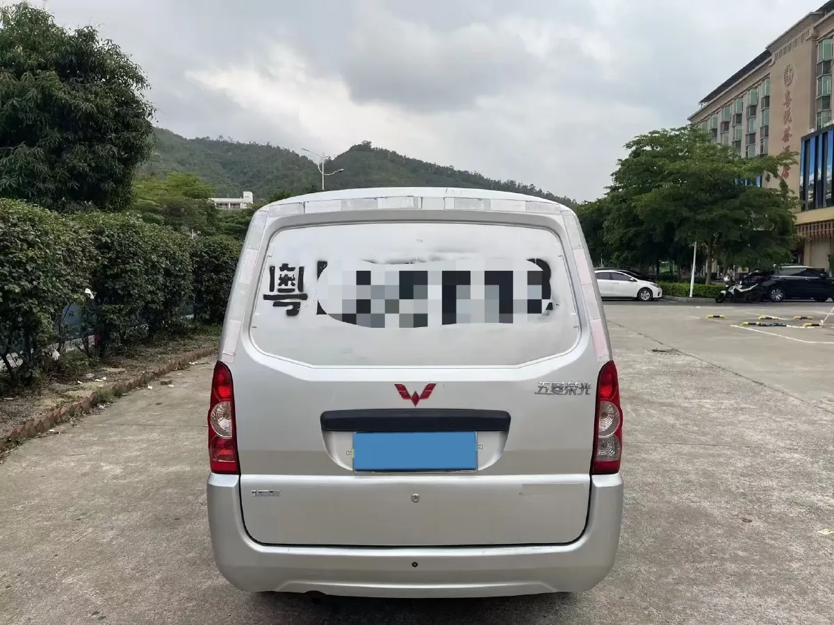2021 WuLing RongGuang 1.5L 99HP L4 5MT,autocango,china used car exporter,china ev exporter,chinese used car exporter,chinese used ev exporter