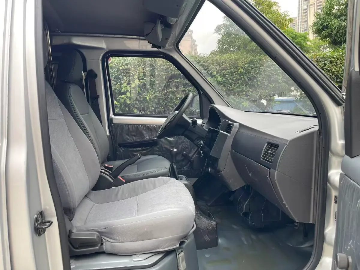 2021 WuLing RongGuang 1.5L 99HP L4 5MT,autocango,china used car exporter,china ev exporter,chinese used car exporter,chinese used ev exporter