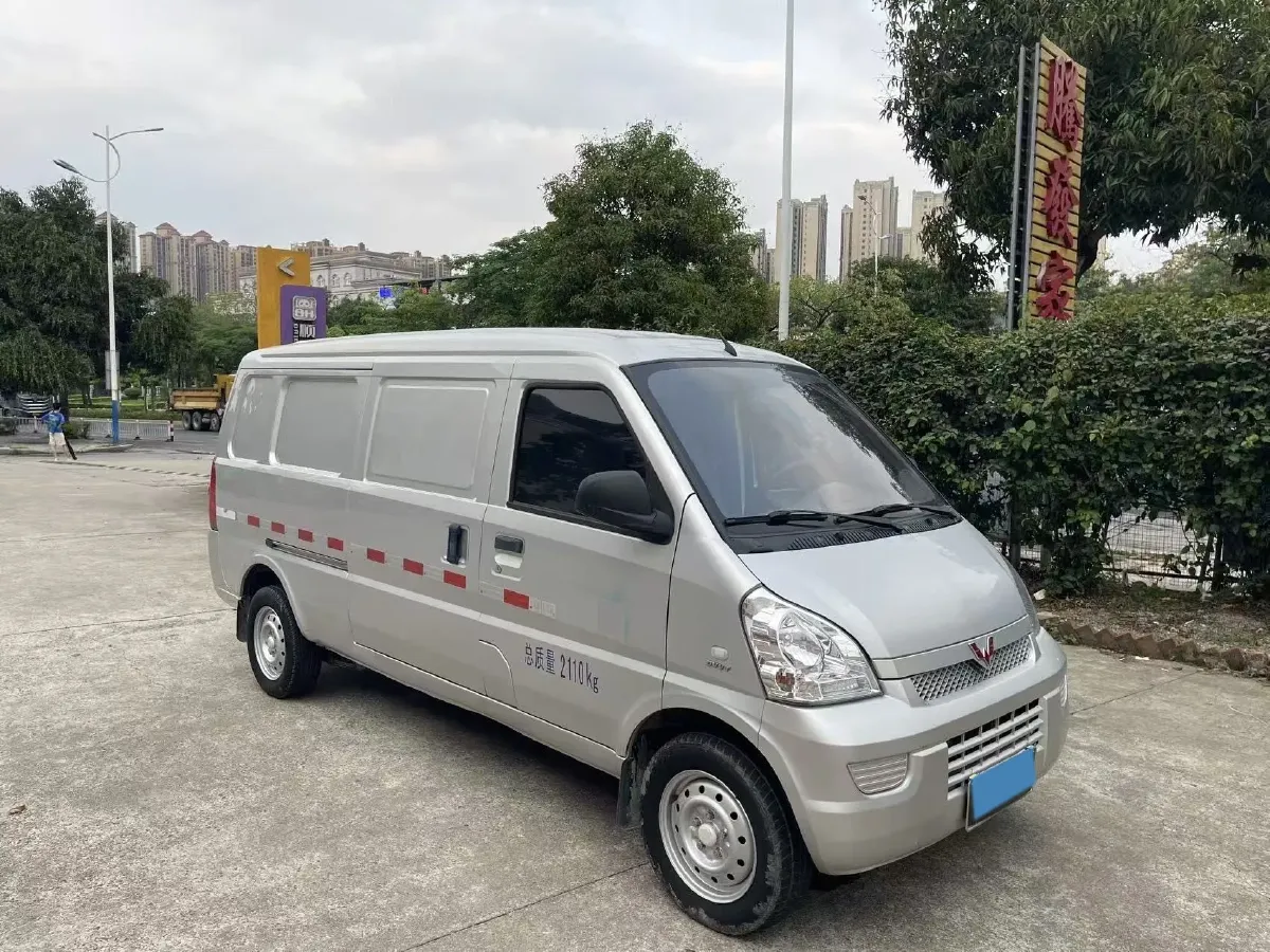 2021 WuLing RongGuang 1.5L 99HP L4 5MT,autocango,china used car exporter,china ev exporter,chinese used car exporter,chinese used ev exporter