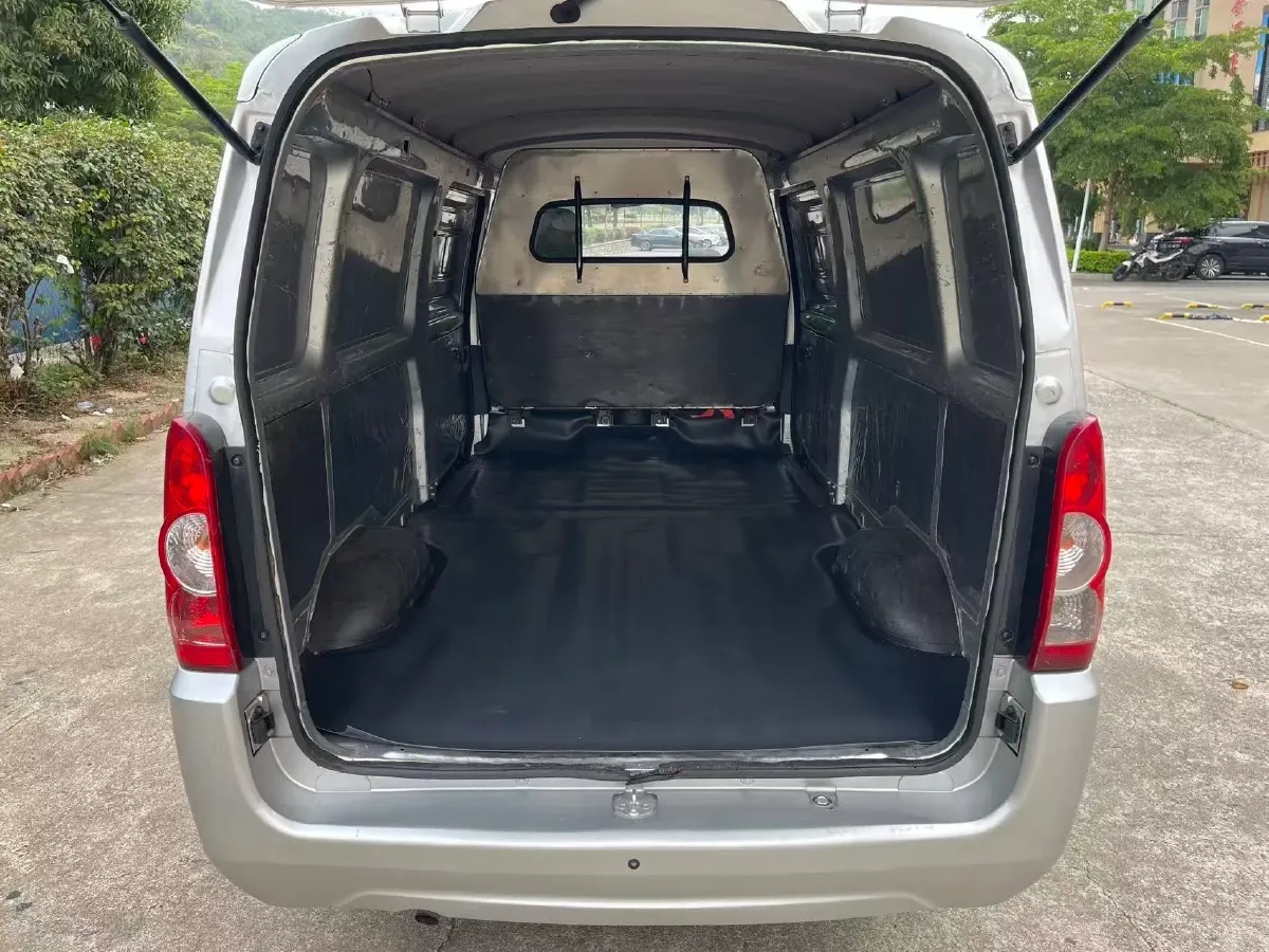 2021 WuLing RongGuang 1.5L 99HP L4 5MT,autocango,china used car exporter,china ev exporter,chinese used car exporter,chinese used ev exporter