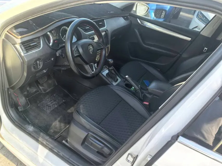 2021 Skoda Octavia 1.5L 113HP L4 6AT,autocango,china used car exporter,china ev exporter,chinese used car exporter,chinese used ev exporter
