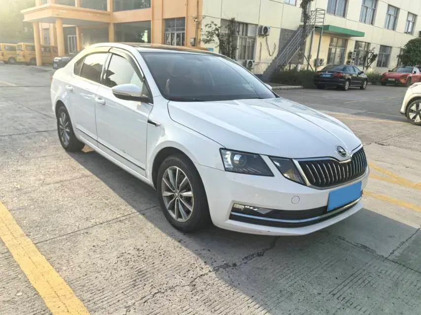2021 Skoda Octavia 1.5L 113HP L4 6AT,autocango,china used car exporter,china ev exporter,chinese used car exporter,chinese used ev exporter
