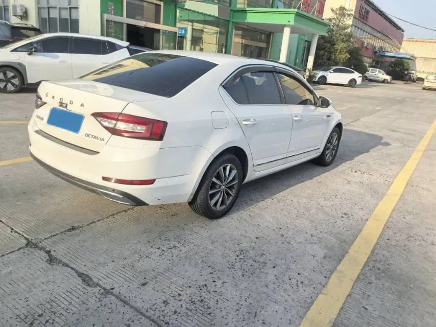 2021 Skoda Octavia 1.5L 113HP L4 6AT,autocango,china used car exporter,china ev exporter,chinese used car exporter,chinese used ev exporter