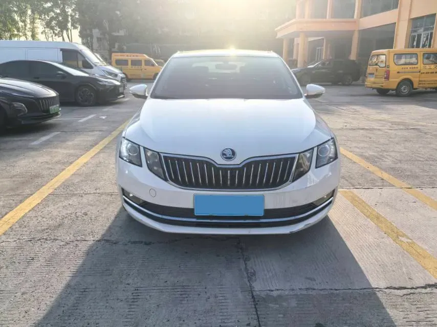 2021 Skoda Octavia 1.5L 113HP L4 6AT,autocango,china used car exporter,china ev exporter,chinese used car exporter,chinese used ev exporter