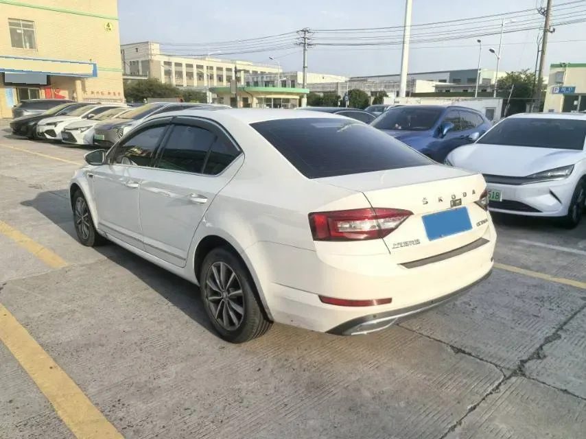2021 Skoda Octavia 1.5L 113HP L4 6AT,autocango,china used car exporter,china ev exporter,chinese used car exporter,chinese used ev exporter