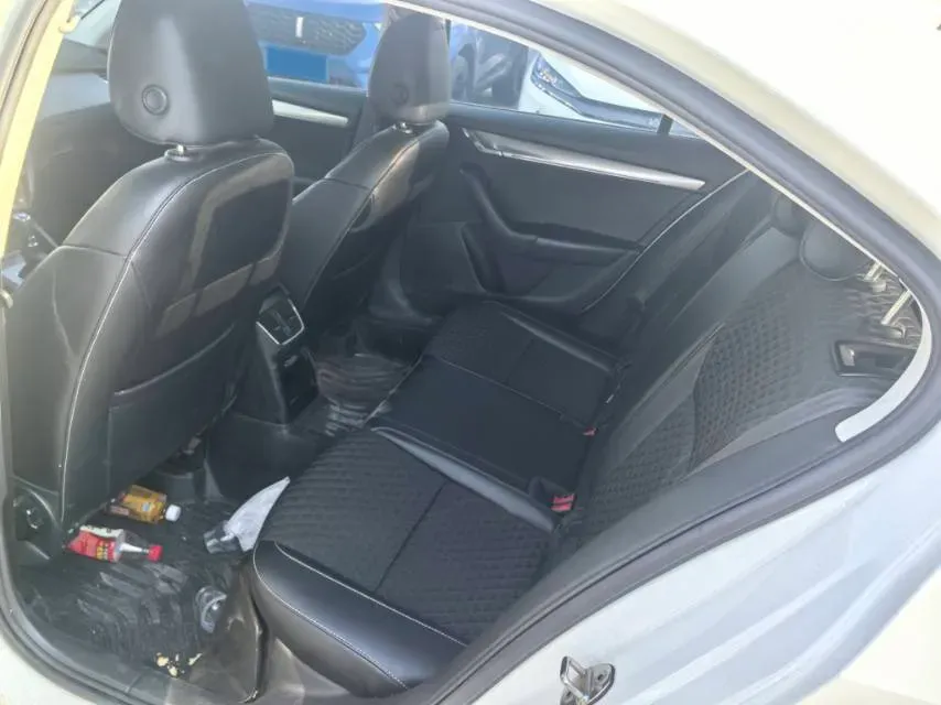 2021 Skoda Octavia 1.5L 113HP L4 6AT,autocango,china used car exporter,china ev exporter,chinese used car exporter,chinese used ev exporter