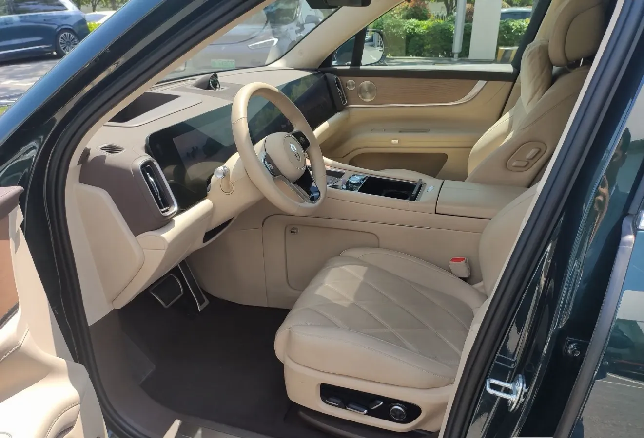 2025 AITO AITO M9 BEV 100KWH,autocango,china used car exporter,china ev exporter,chinese used car exporter,chinese used ev exporter