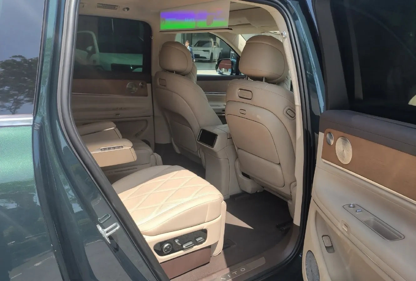 2025 AITO AITO M9 BEV 100KWH,autocango,china used car exporter,china ev exporter,chinese used car exporter,chinese used ev exporter