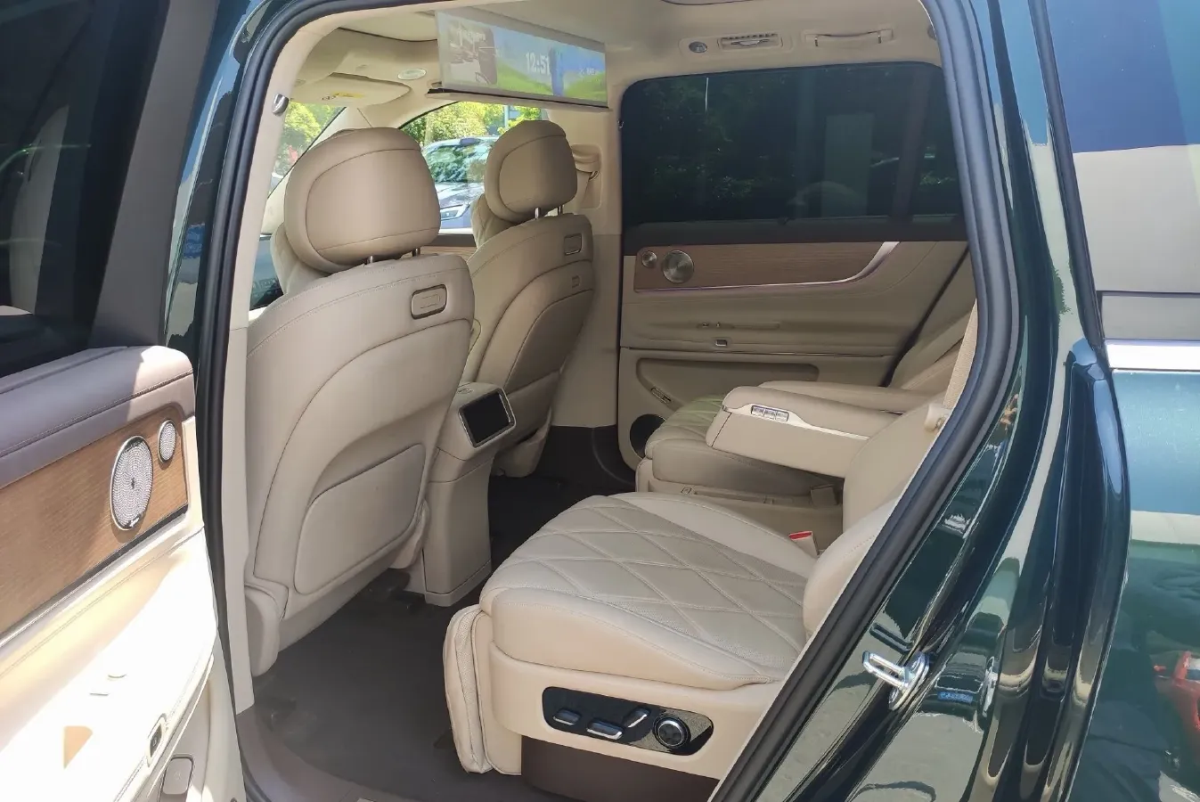 2025 AITO AITO M9 BEV 100KWH,autocango,china used car exporter,china ev exporter,chinese used car exporter,chinese used ev exporter