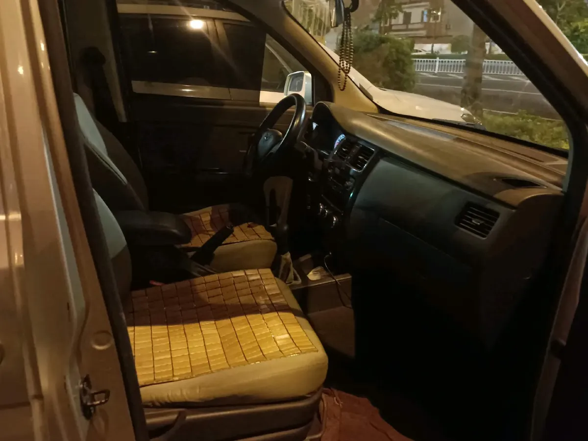 2015 WuLing RongGuang V 1.5L 112HP L4 5MT,autocango,china used car exporter,china ev exporter,chinese used car exporter,chinese used ev exporter