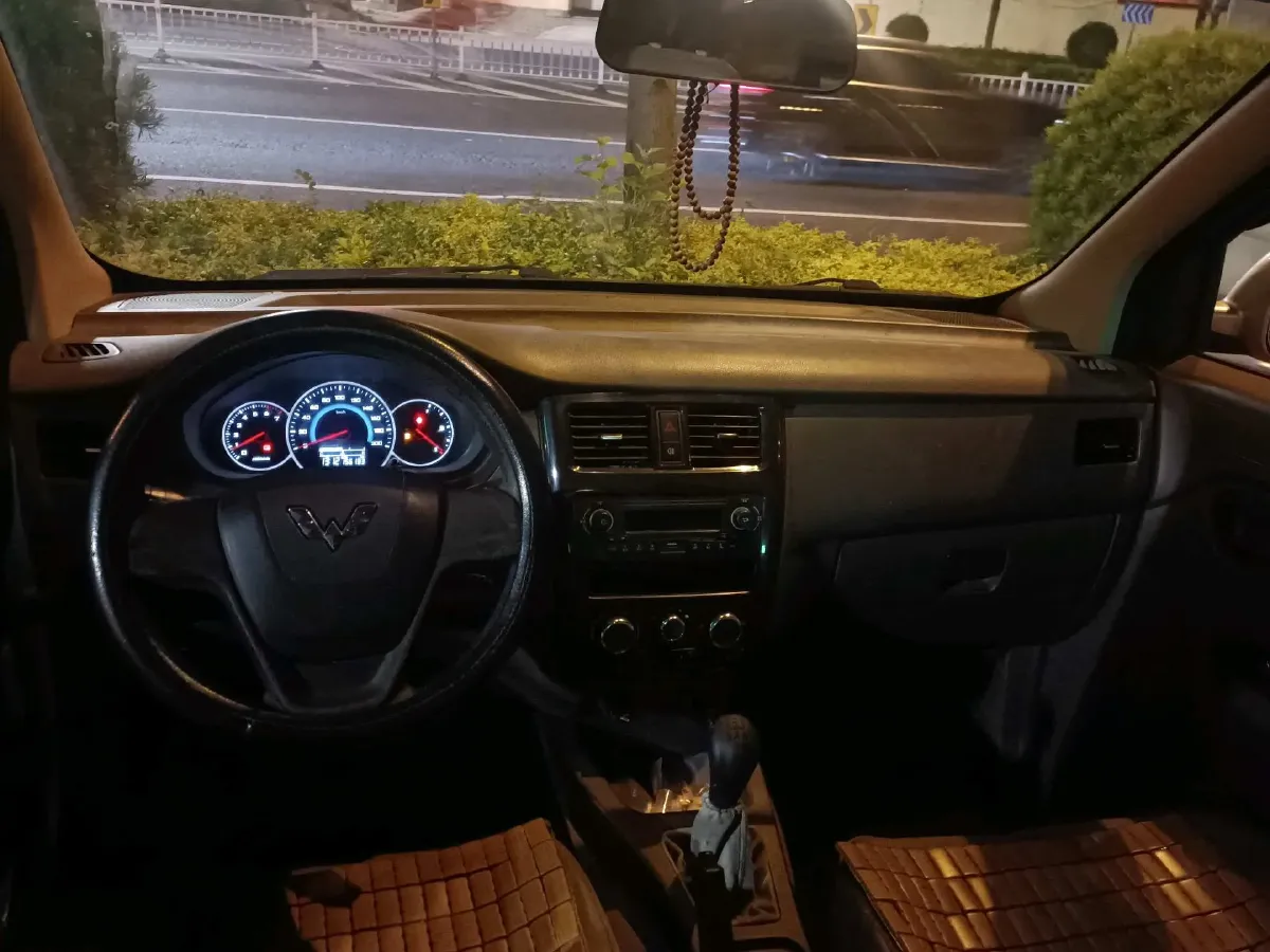 2015 WuLing RongGuang V 1.5L 112HP L4 5MT,autocango,china used car exporter,china ev exporter,chinese used car exporter,chinese used ev exporter