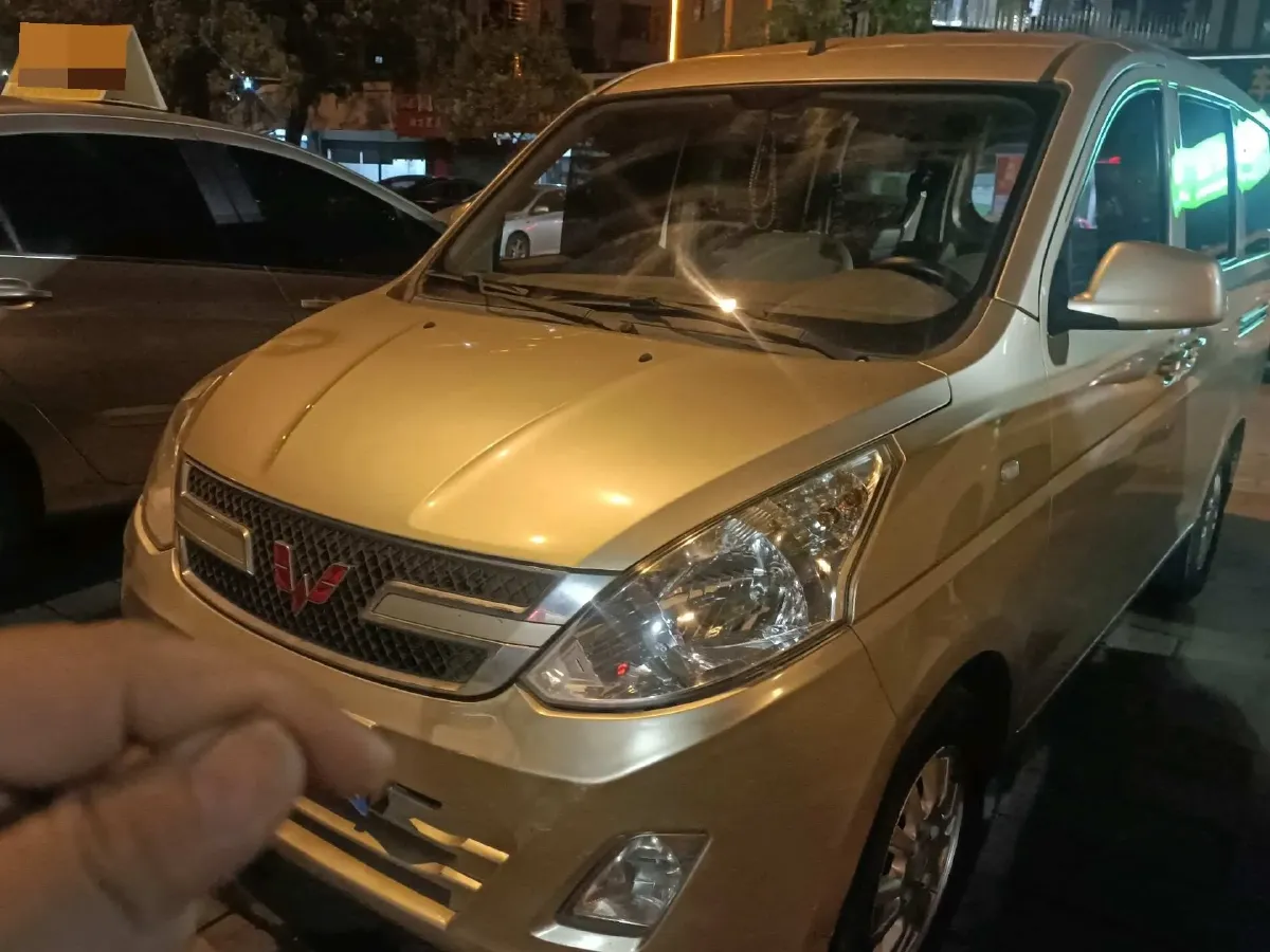2015 WuLing RongGuang V 1.5L 112HP L4 5MT,autocango,china used car exporter,china ev exporter,chinese used car exporter,chinese used ev exporter