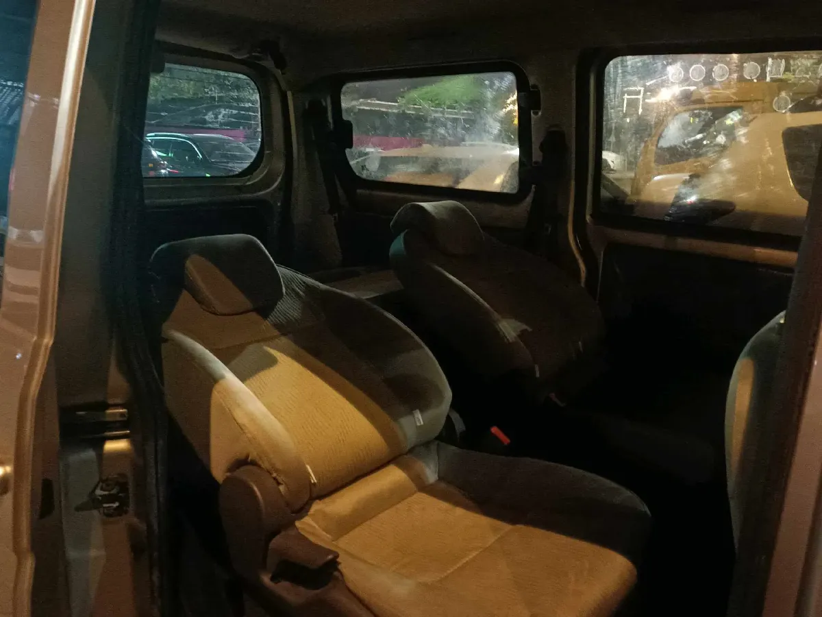 2015 WuLing RongGuang V 1.5L 112HP L4 5MT,autocango,china used car exporter,china ev exporter,chinese used car exporter,chinese used ev exporter