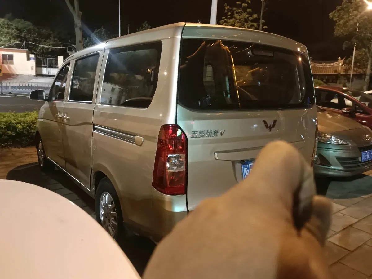 2015 WuLing RongGuang V 1.5L 112HP L4 5MT,autocango,china used car exporter,china ev exporter,chinese used car exporter,chinese used ev exporter