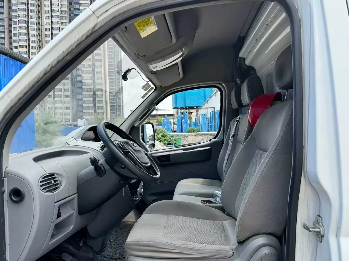 2020 MAXUS XinTu V80 2.5T 136HP L4 6MT,autocango,china used car exporter,china ev exporter,chinese used car exporter,chinese used ev exporter