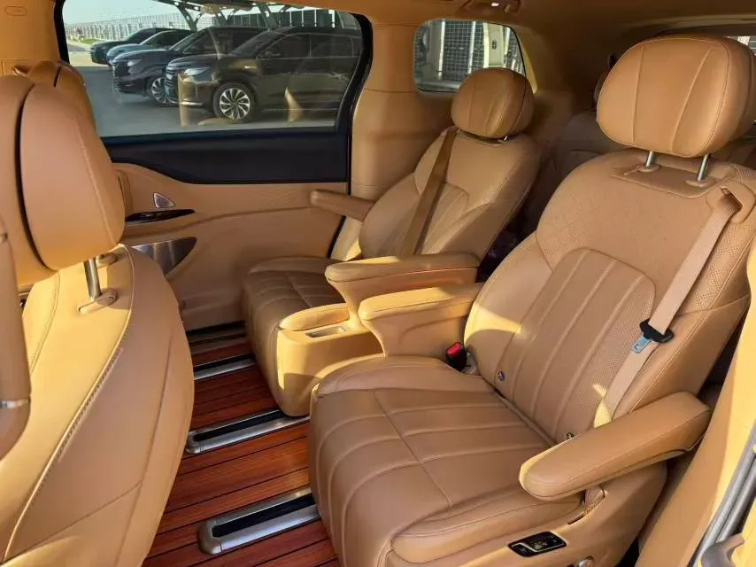 2024 Voyah Dream 1.5T 150HP L4 PHEV 43KWH,autocango,china used car exporter,china ev exporter,chinese used car exporter,chinese used ev exporter