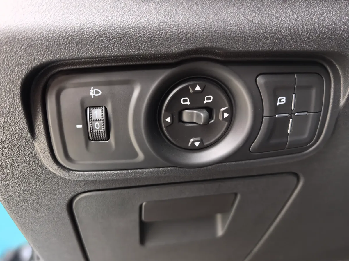 2025 212 212 T01 2.0T 252HP L4 8AT,autocango,china used car exporter,china ev exporter,chinese used car exporter,chinese used ev exporter