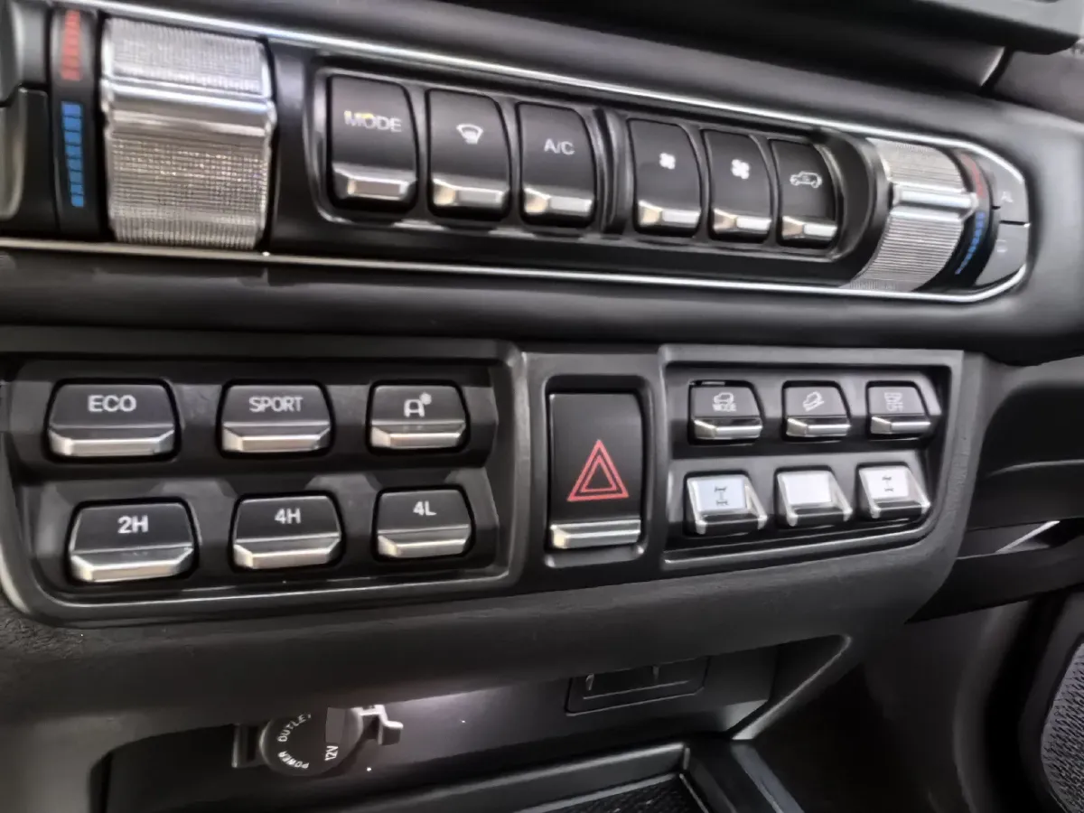 2025 212 212 T01 2.0T 252HP L4 8AT,autocango,china used car exporter,china ev exporter,chinese used car exporter,chinese used ev exporter