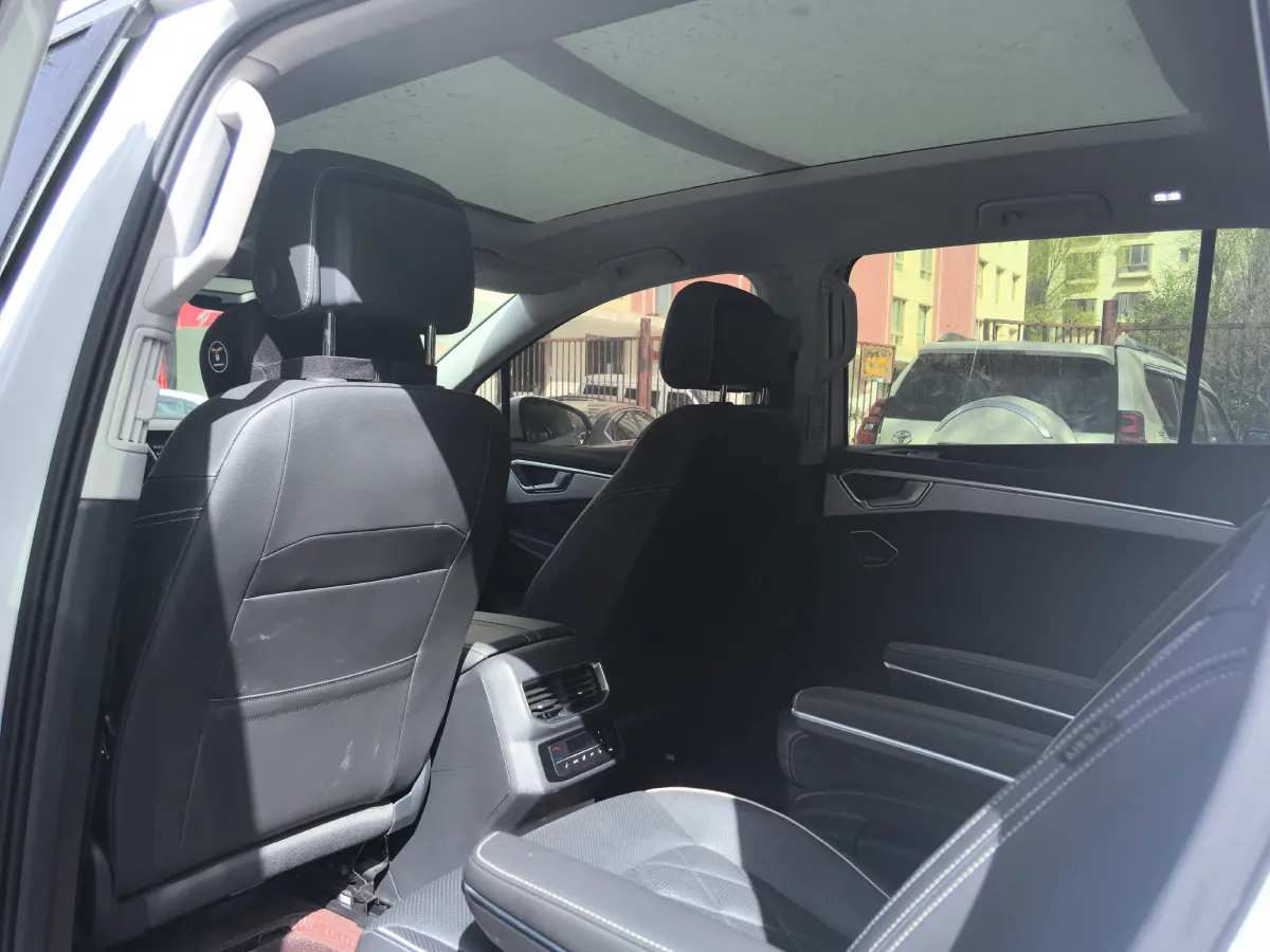 2022 Volkswagen Talagon 2.5T 299HP V6 7DCT,autocango,china used car exporter,china ev exporter,chinese used car exporter,chinese used ev exporter