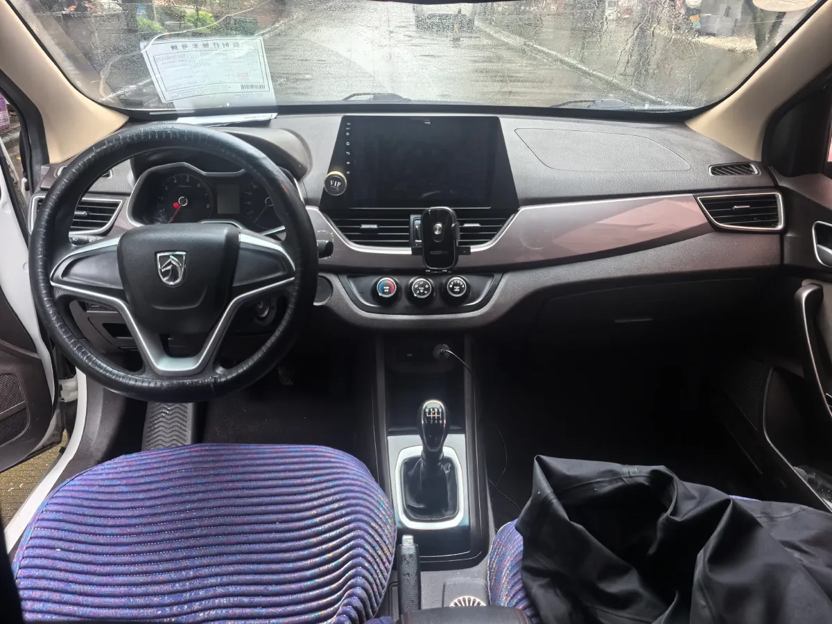 2017 BaoJun 310W 1.5L 112HP L4 6MT,autocango,china used car exporter,china ev exporter,chinese used car exporter,chinese used ev exporter