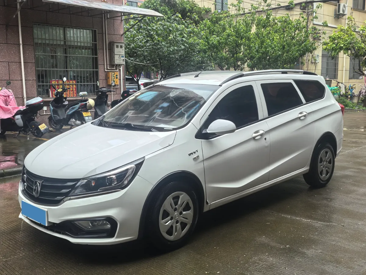2017 BaoJun 310W 1.5L 112HP L4 6MT,autocango,china used car exporter,china ev exporter,chinese used car exporter,chinese used ev exporter