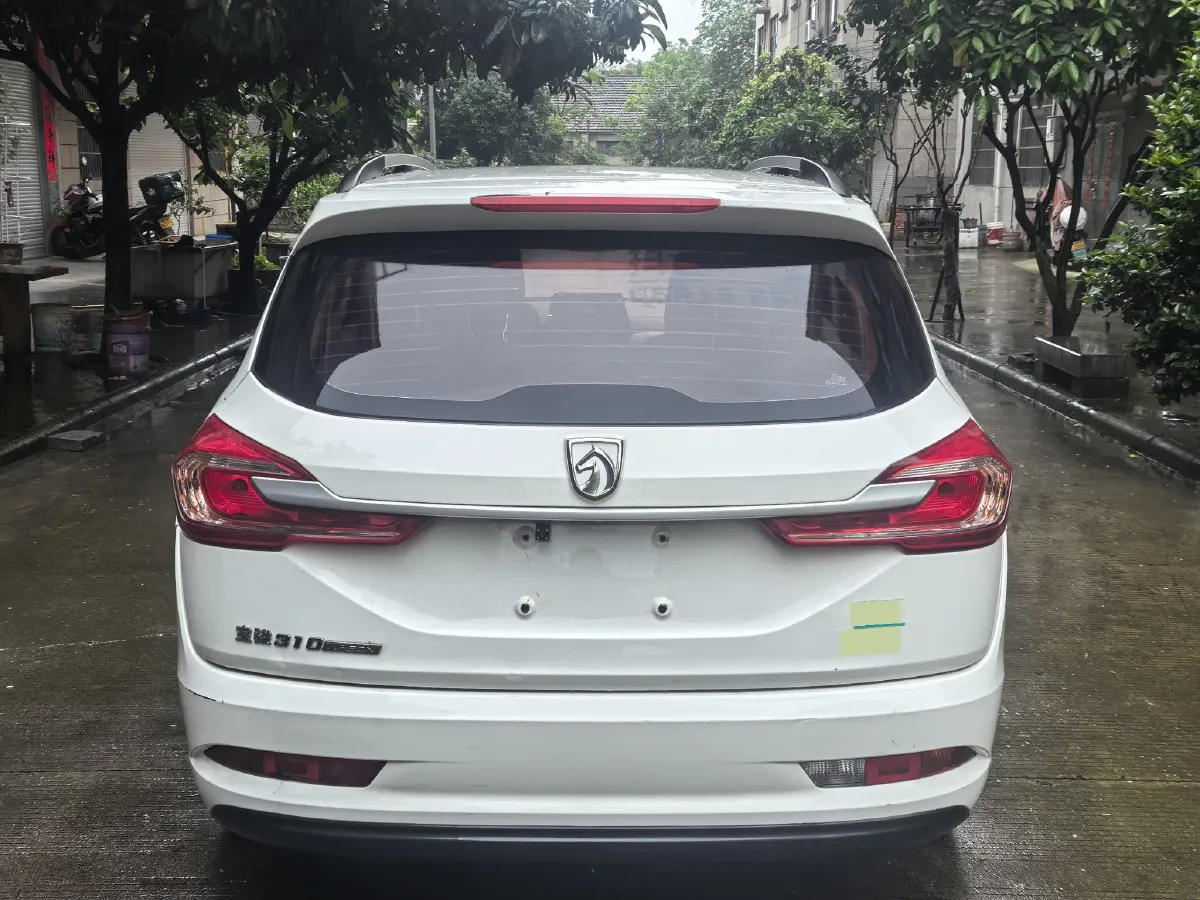 2017 BaoJun 310W 1.5L 112HP L4 6MT,autocango,china used car exporter,china ev exporter,chinese used car exporter,chinese used ev exporter