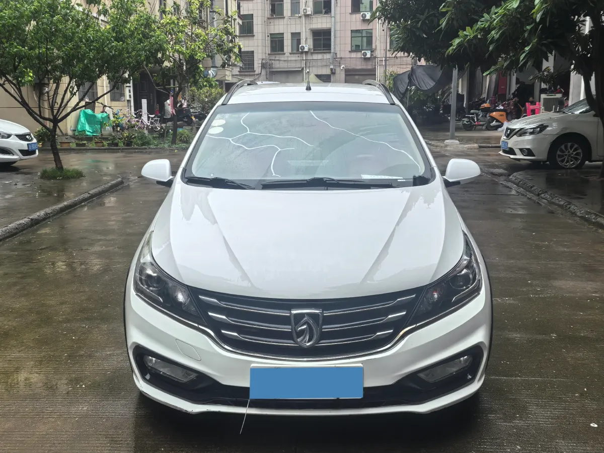 2017 BaoJun 310W 1.5L 112HP L4 6MT,autocango,china used car exporter,china ev exporter,chinese used car exporter,chinese used ev exporter