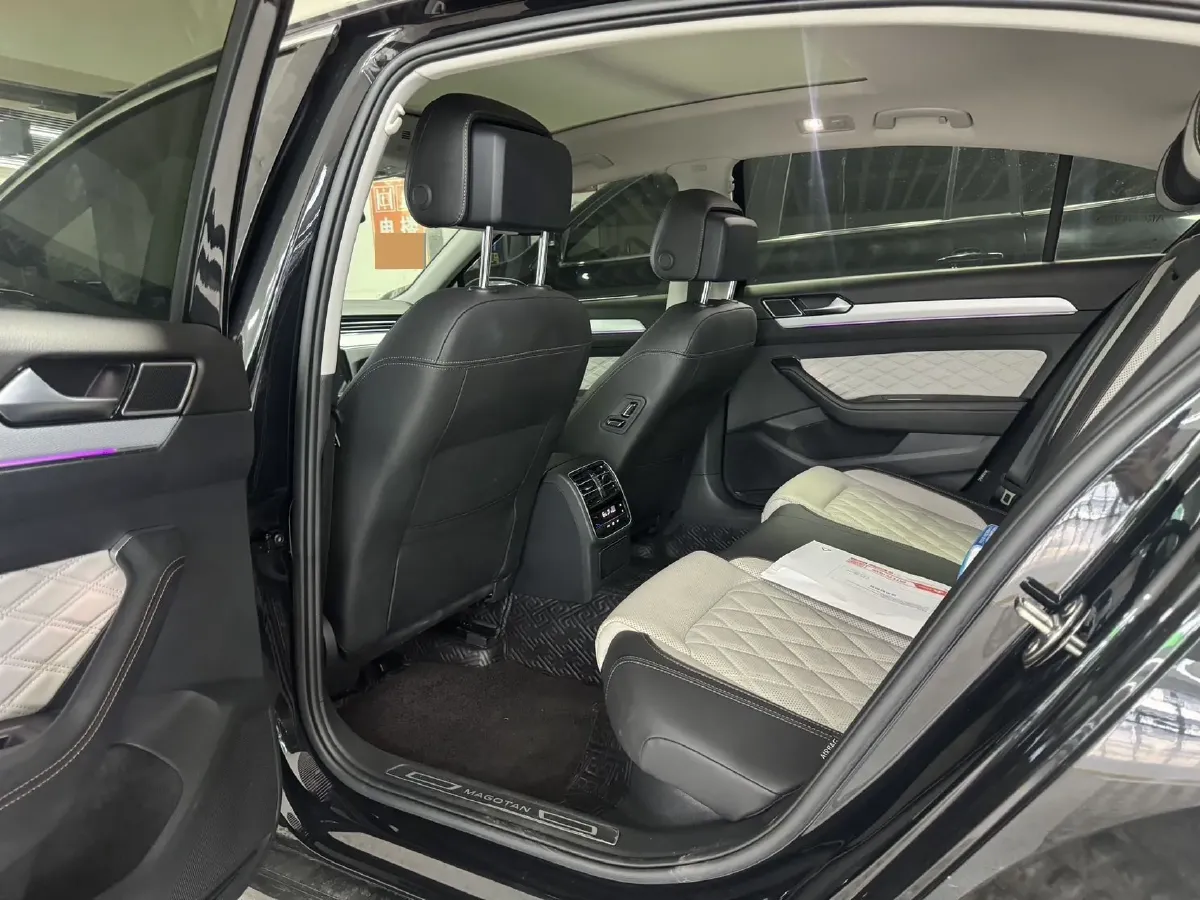 2023 Volkswagen Magotan 2.0T 186HP L4 7DCT,autocango,china used car exporter,china ev exporter,chinese used car exporter,chinese used ev exporter