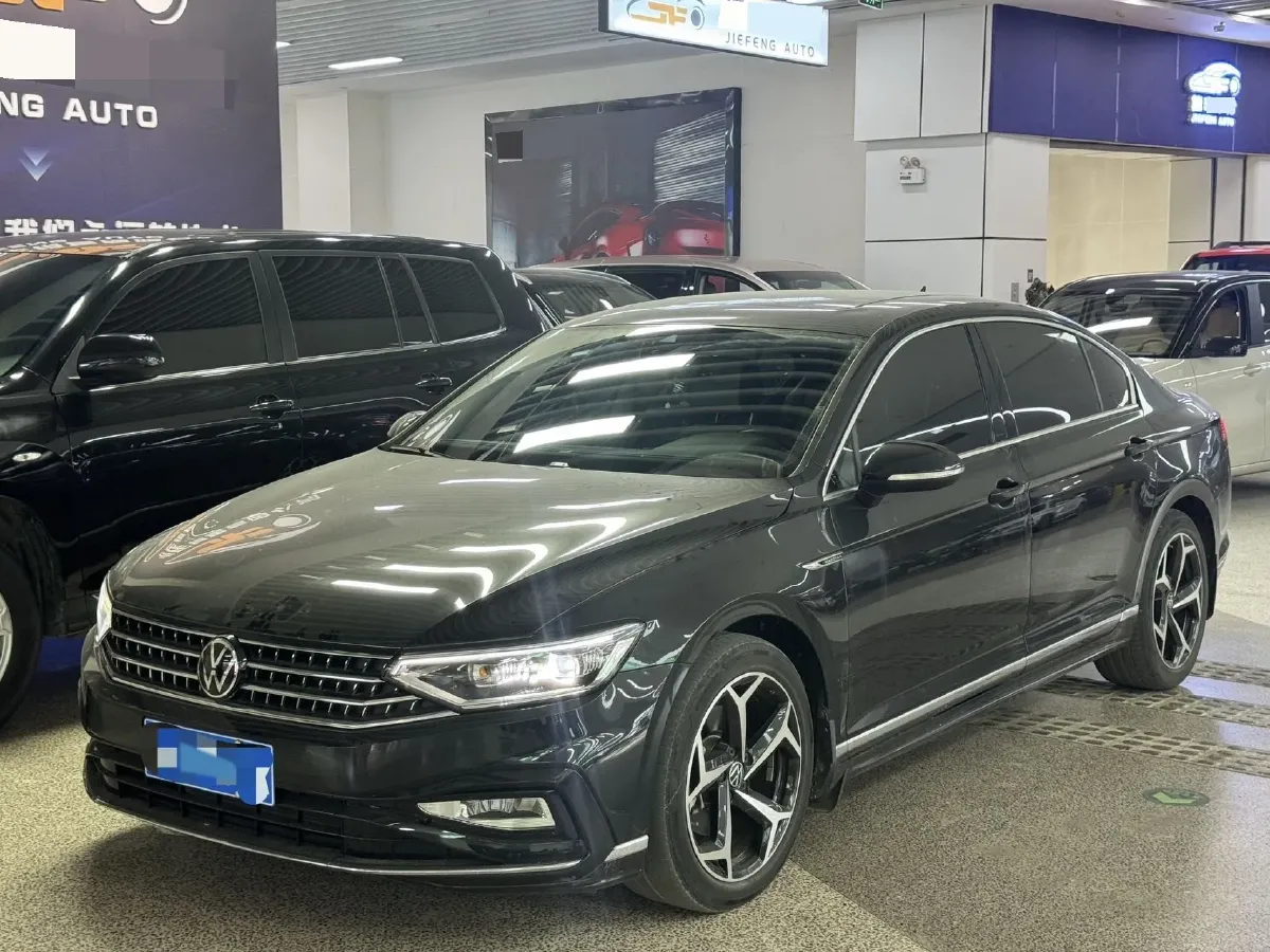 2023 Volkswagen Magotan 2.0T 186HP L4 7DCT,autocango,china used car exporter,china ev exporter,chinese used car exporter,chinese used ev exporter
