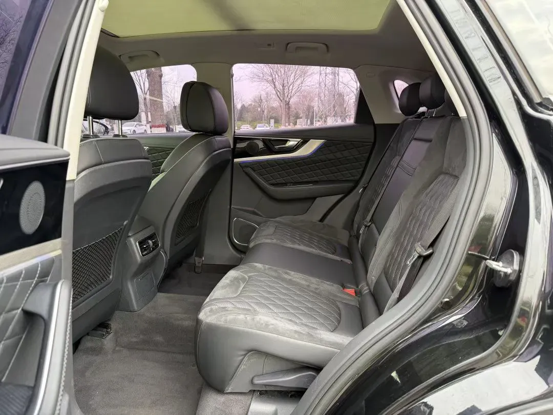 2019 HongQi HS5 2.0T 224HP L4 6AT,autocango,china used car exporter,china ev exporter,chinese used car exporter,chinese used ev exporter