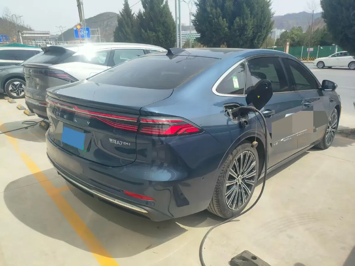 2025 Geely Galaxy A7 1.5L 112HP L4 1DHT PHEV,autocango,china used car exporter,china ev exporter,chinese used car exporter,chinese used ev exporter
