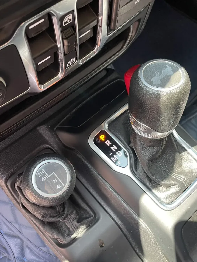 2022 Jeep Wrangler 2.0T 266HP L4 8AT,autocango,china used car exporter,china ev exporter,chinese used car exporter,chinese used ev exporter