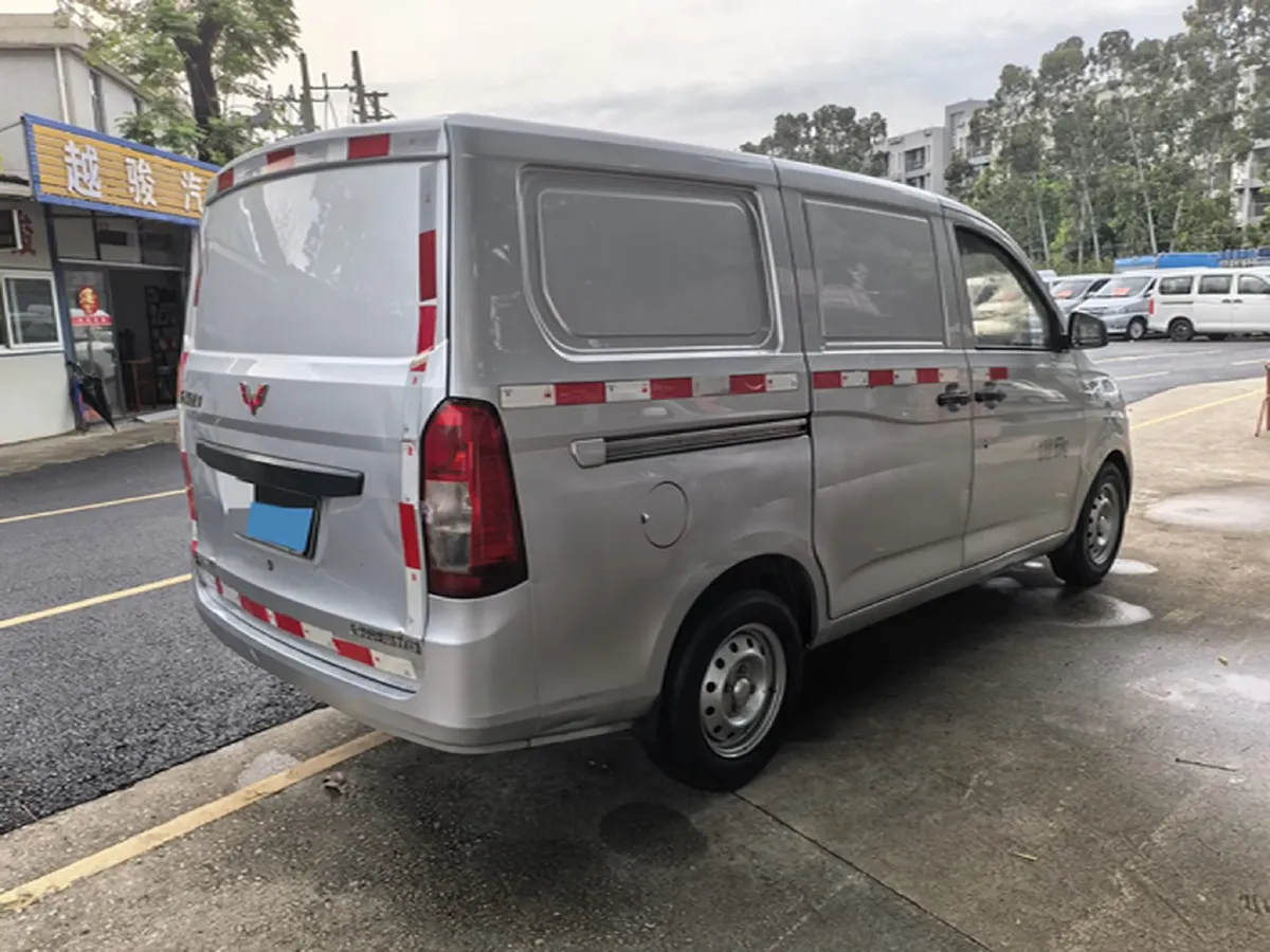 2019 WuLing RongGuang V 1.5L 99HP L4 6MT,autocango,china used car exporter,china ev exporter,chinese used car exporter,chinese used ev exporter