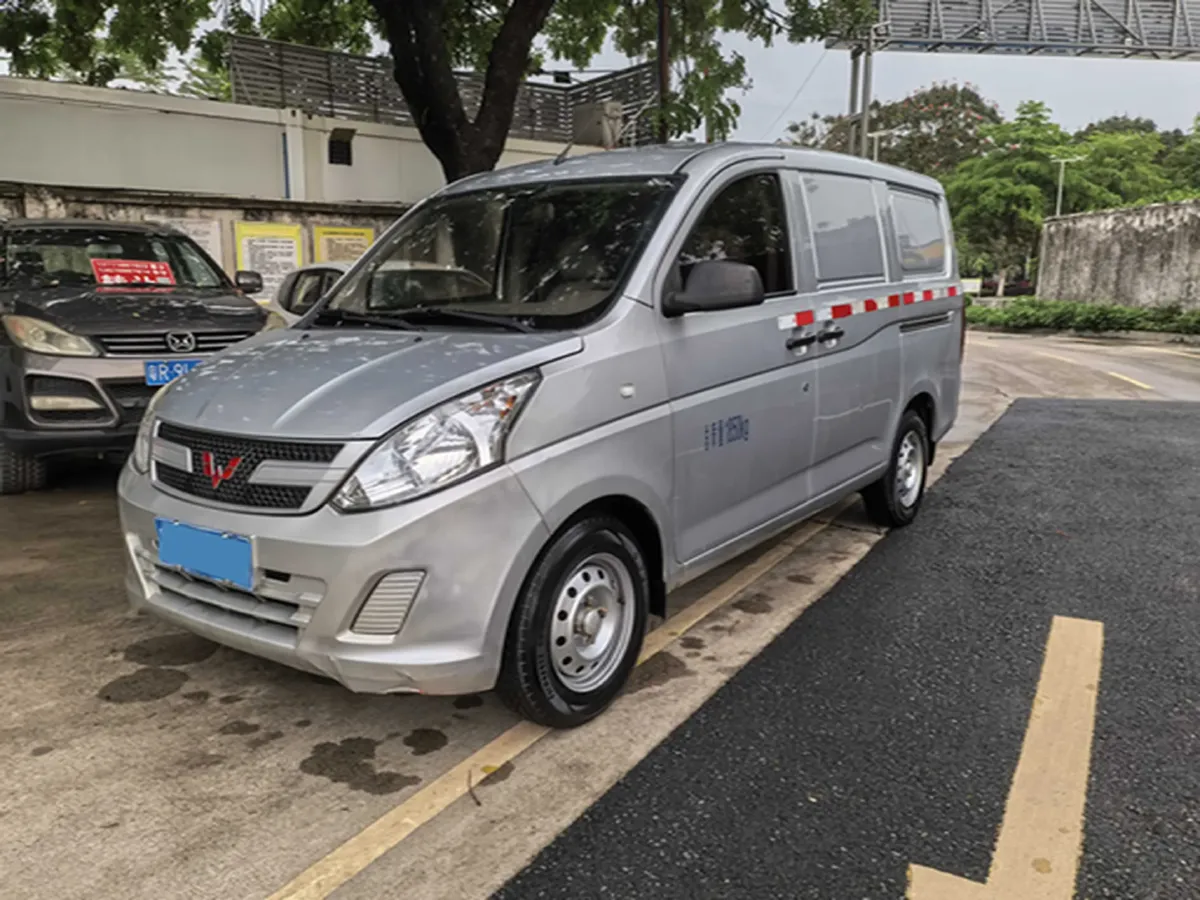 2019 WuLing RongGuang V 1.5L 99HP L4 6MT,autocango,china used car exporter,china ev exporter,chinese used car exporter,chinese used ev exporter