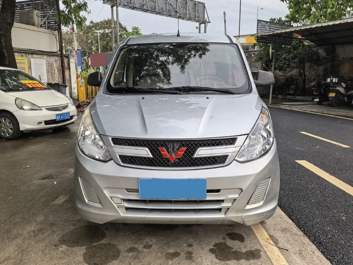 2019 WuLing RongGuang V 1.5L 99HP L4 6MT,autocango,china used car exporter,china ev exporter,chinese used car exporter,chinese used ev exporter
