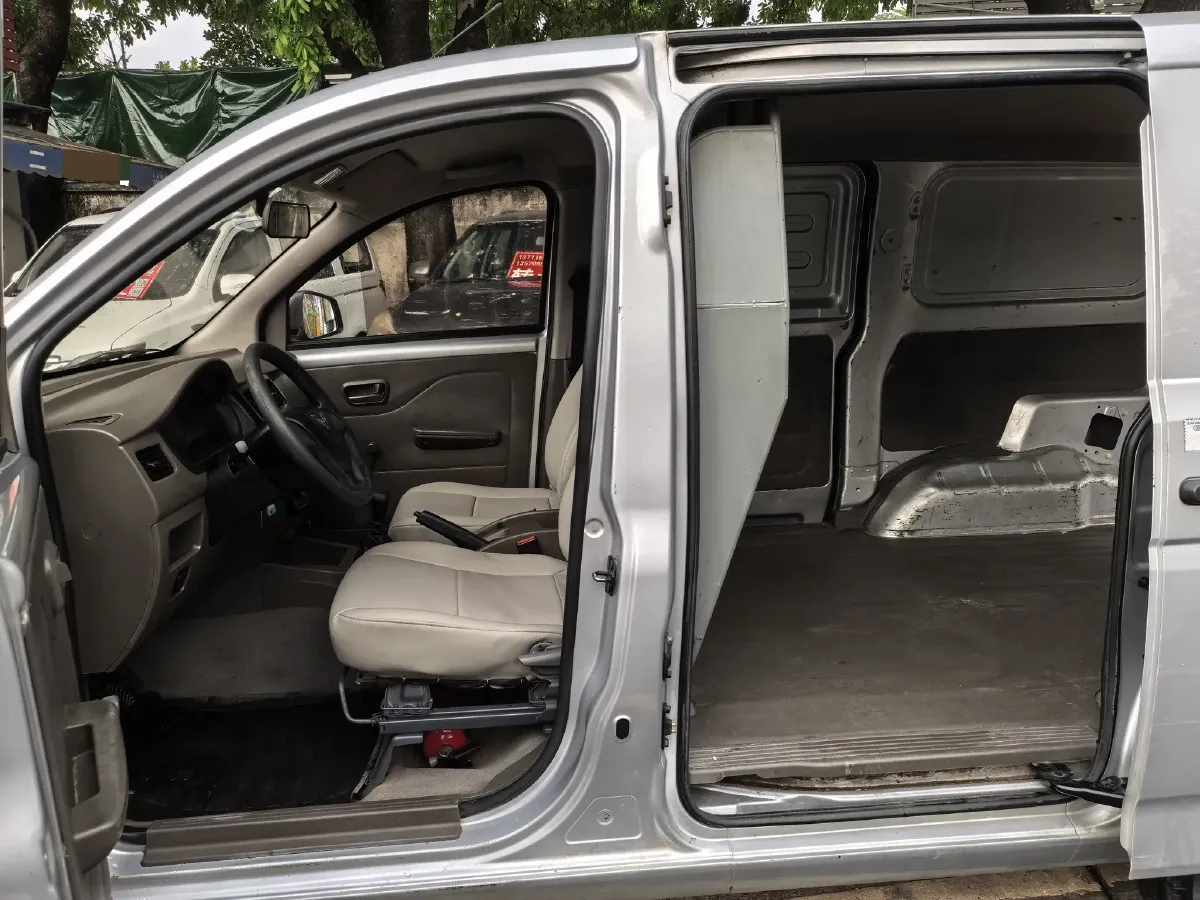 2019 WuLing RongGuang V 1.5L 99HP L4 6MT,autocango,china used car exporter,china ev exporter,chinese used car exporter,chinese used ev exporter