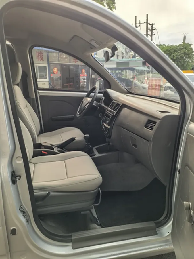 2019 WuLing RongGuang V 1.5L 99HP L4 6MT,autocango,china used car exporter,china ev exporter,chinese used car exporter,chinese used ev exporter