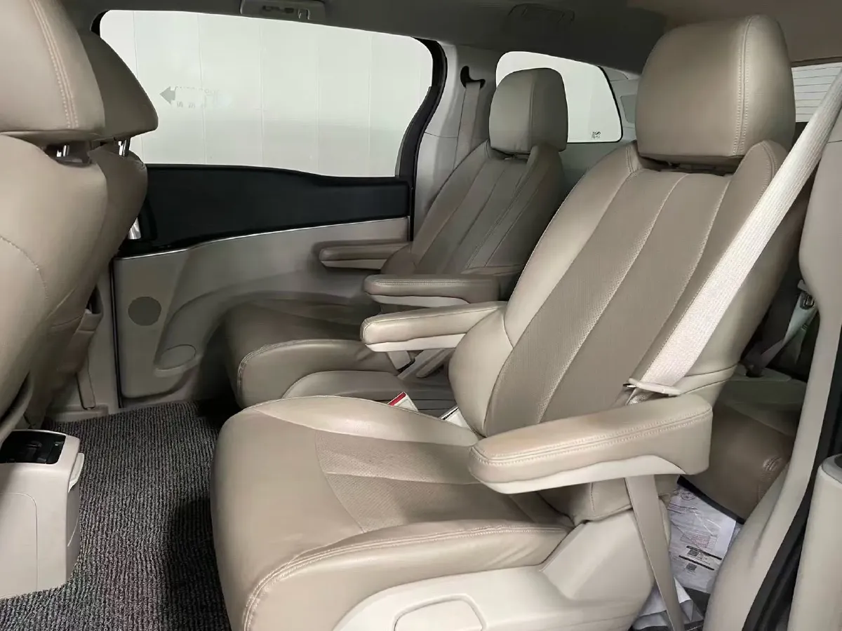 2022 Buick GL8 2.0T 237HP L4 9AT,autocango,china used car exporter,china ev exporter,chinese used car exporter,chinese used ev exporter